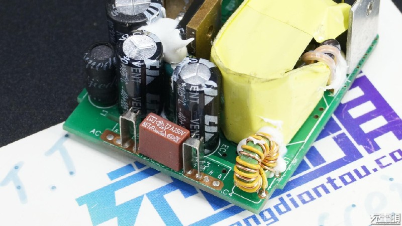 恒行6usb type c PD快充评测拆解