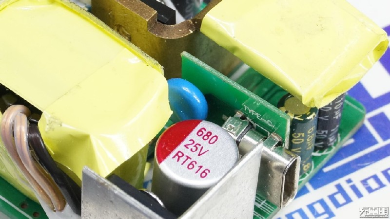 恒行6usb type c PD快充评测拆解