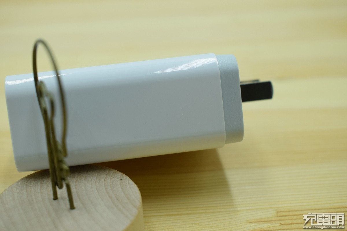 恒行6QC3.0+华为FCP快充充电器测评3