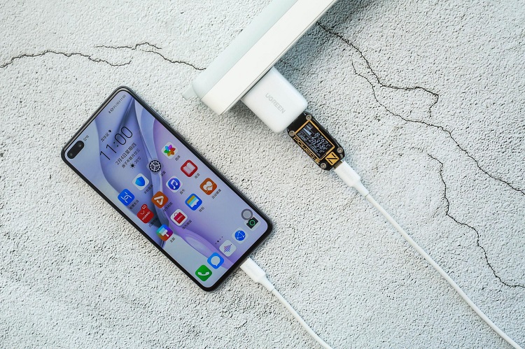 恒行6小金刚PD20W快充开箱：iPhone12最佳充电搭档